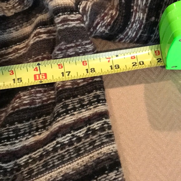 Eddie Bauer Full Length Cardigan. M/L. Multi-colored. Yarn-coated pin to fasten. - Picture 6 of 10